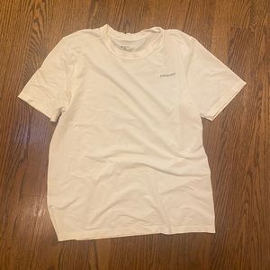 Patagonia men’s white polyester shirt